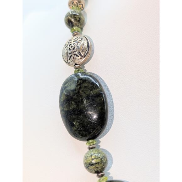 Marked BB 925 Sterling Nephrite Stone Peridot Silver Bead Hook Clasp Necklace - Picture 3 of 9